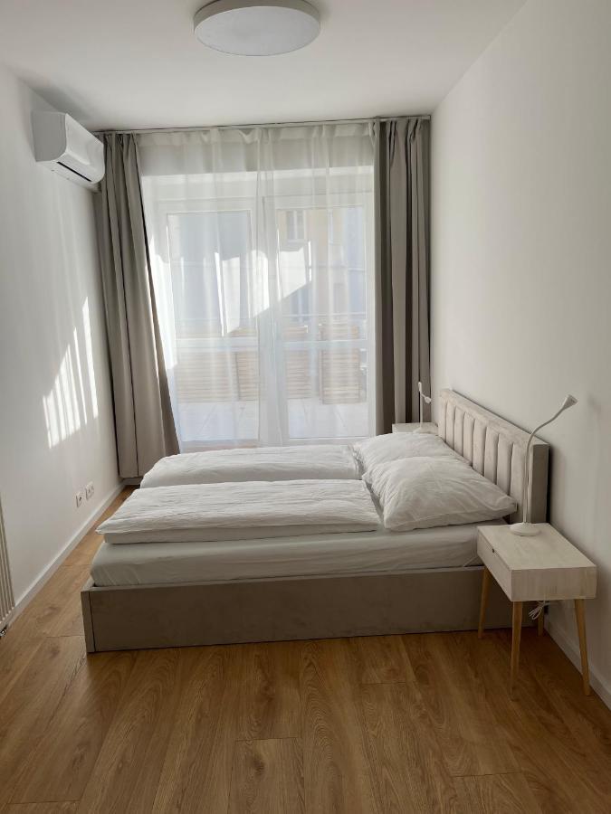 Sundeck City Centre Apartment บราติสลาวา ภายนอก รูปภาพ